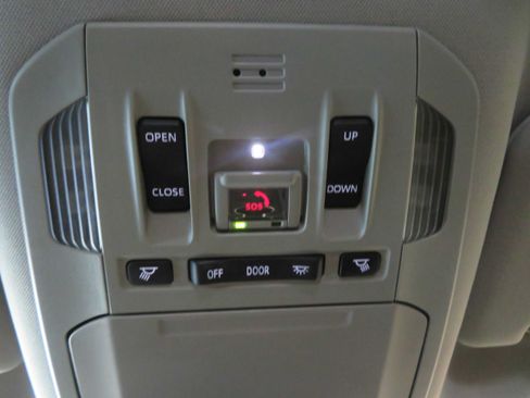 Used 2023 Toyota Highlander XLE FWD image 52