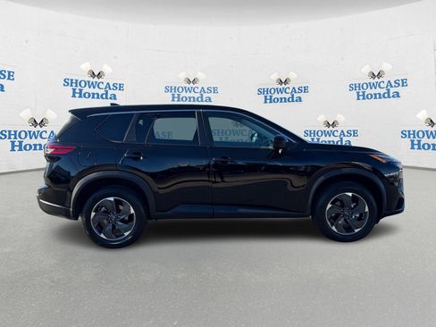 Used 2024 Nissan Rogue SV image 8