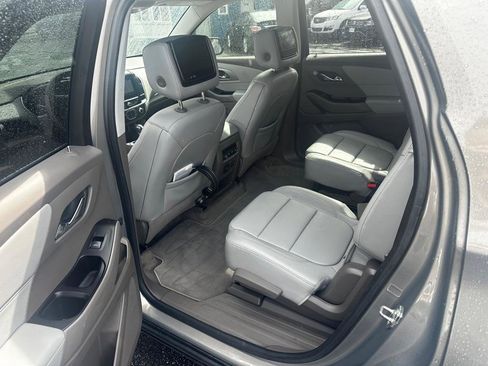 Used 2018 Chevrolet Traverse LT w/ LPO, Black Accent Package AWD/4WD image 11