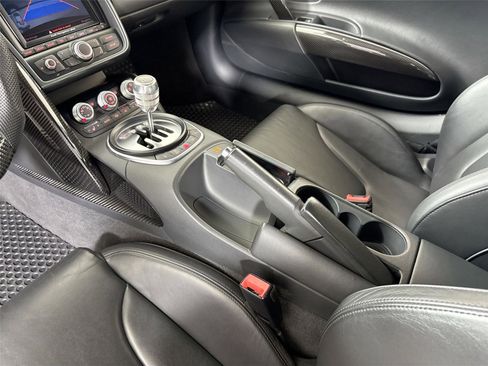 Used 2011 Audi R8 V10 image 21