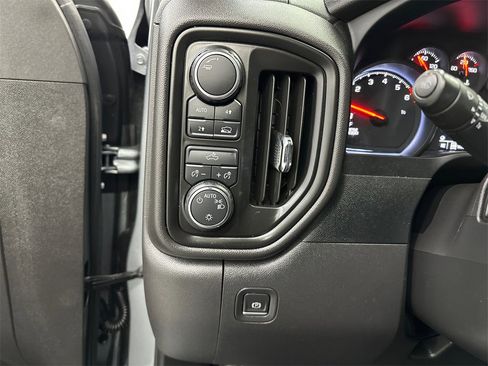 Used 2023 Chevrolet Silverado 1500 Custom image 30