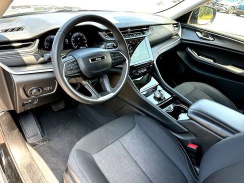 Used 2023 Jeep Grand Cherokee L Laredo RWD image 13