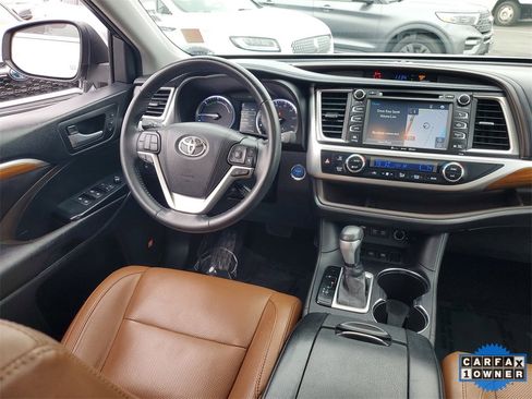 Used 2017 Toyota Highlander Limited image 13