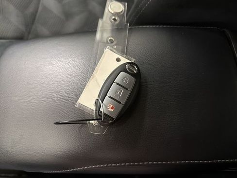 Used 2015 Nissan Rogue SV image 30