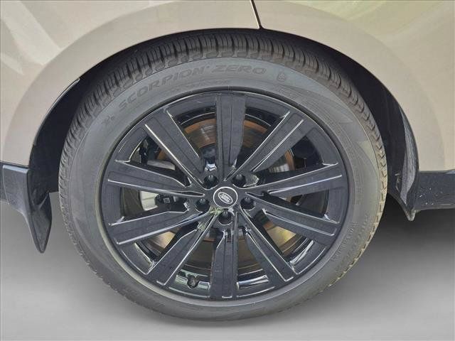 Used 2025 Land Rover Range Rover SE AWD/4WD image 20