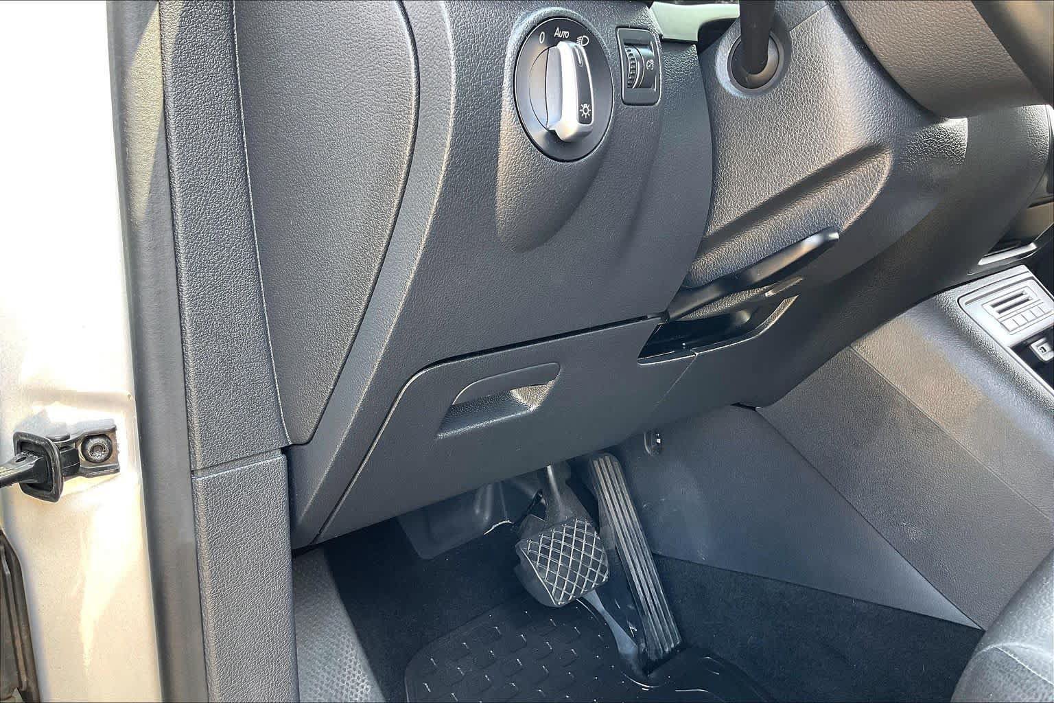 Used 2016 Volkswagen Tiguan S FWD image 28