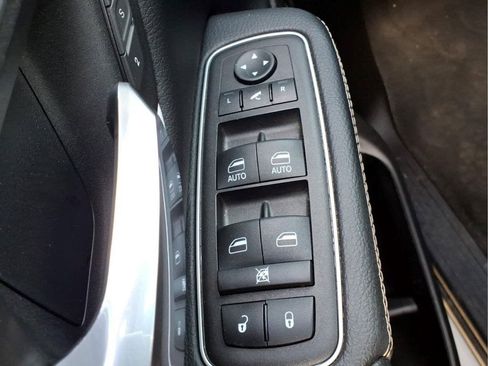 Used 2023 RAM 1500 Laramie AWD/4WD image 17
