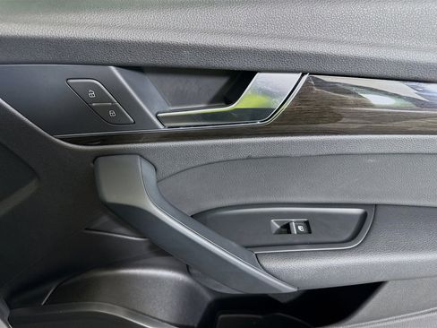 Used 2020 Audi Q5 2.0T Premium w/ Convenience Package image 31