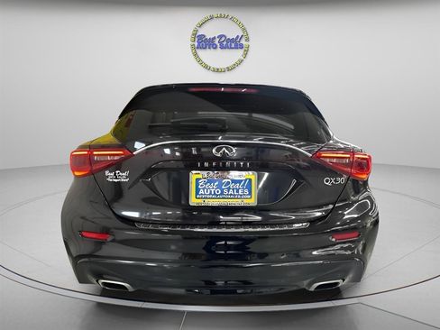 Used 2018 INFINITI QX30 Premium w/ Navigation Package FWD image 4