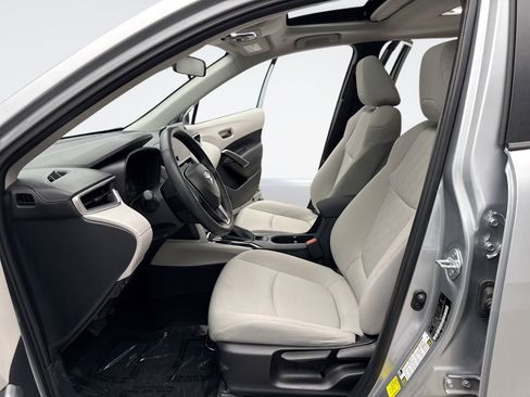 Used 2024 Toyota Corolla Cross LE w/ Moonroof Package image 11