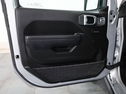 Used 2023 Jeep Wrangler Unlimited AWD/4WD image 12
