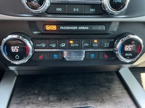 Used 2022 Ford F250 Lariat w/ Black Appearance Package AWD/4WD image 17