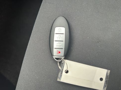 Used 2021 Nissan Versa SV image 29