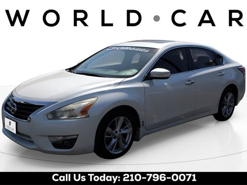 Used 2014 Nissan Altima 2.5 SV w/ Convenience Package image 3