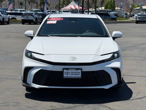 Used 2025 Toyota Camry SE w/ Convenience Package FWD image 2