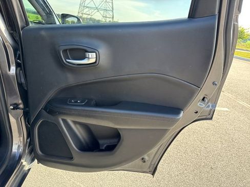 Used 2018 Jeep Compass Latitude w/ Popular Equipment Group AWD/4WD image 16