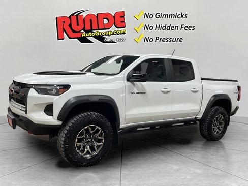 Used 2024 Chevrolet Colorado ZR2 w/ ZR2 Convenience Package III image 3