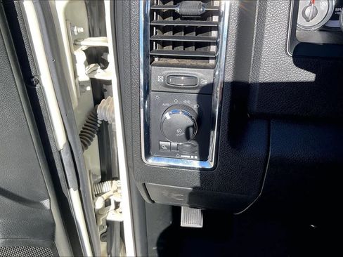 Used 2018 RAM 1500 Laramie w/ Convenience Group image 30