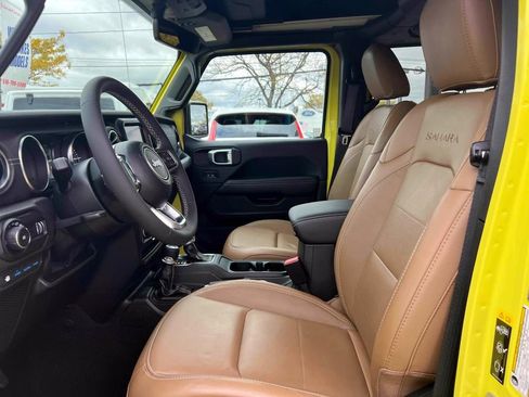 Used 2023 Jeep Wrangler Unlimited Sahara image 16