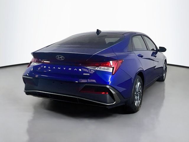 Used 2025 Hyundai Elantra Hybrid FWD image 22