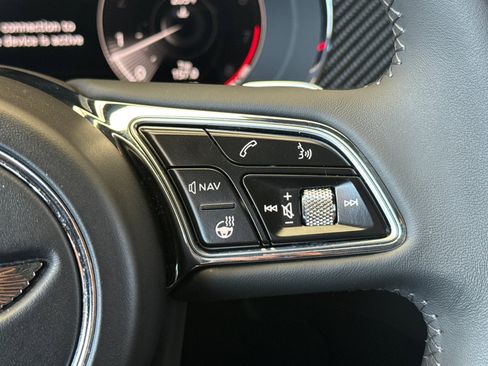 Certified 2022 Bentley Bentayga image 28