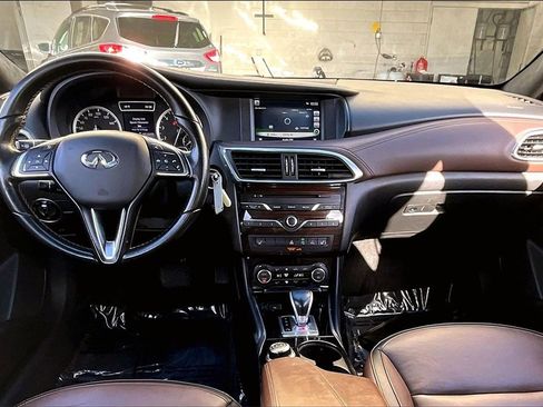 Certified 2017 INFINITI QX30 Premium w/ Navigation Package image 21