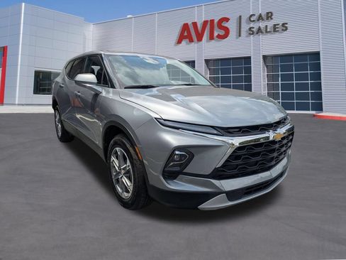 Used 2025 Chevrolet Blazer LT FWD image 3