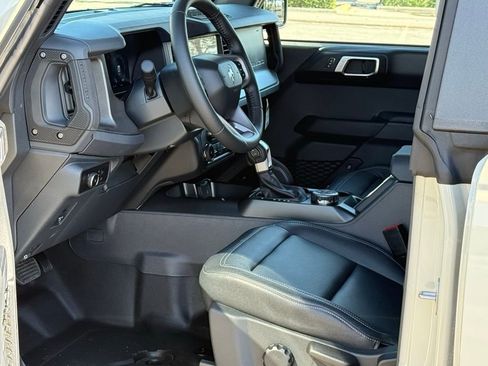 New 2025 Ford Bronco Badlands image 5