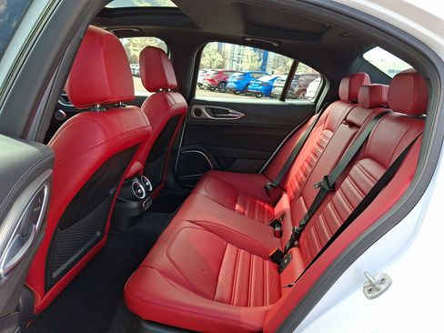 Used 2023 Alfa Romeo Giulia Veloce AWD/4WD image 10