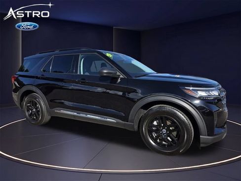 Certified 2025 Ford Explorer Active w/ Active Comfort Package RWD image 1