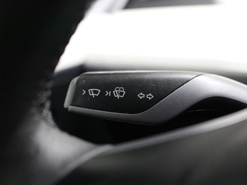 Used 2023 Tesla Model Y Performance image 9