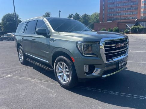 Used 2023 GMC Yukon SLT AWD/4WD image 2