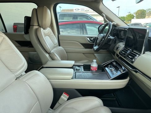Used 2019 Lincoln Navigator Reserve image 3