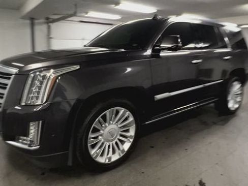 Certified 2018 Cadillac Escalade Platinum AWD/4WD image 4