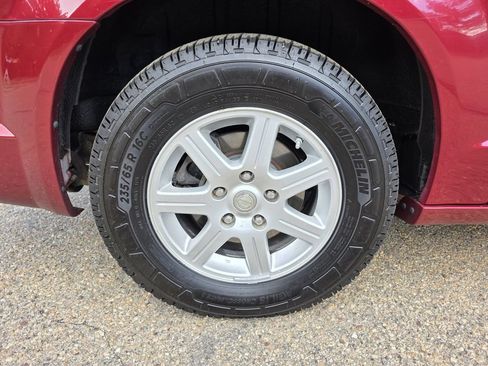 Used 2010 Chrysler Town & Country Touring Plus w/ Safetytec Group FWD image 40