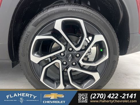 Used 2025 Chevrolet Trax RS image 19