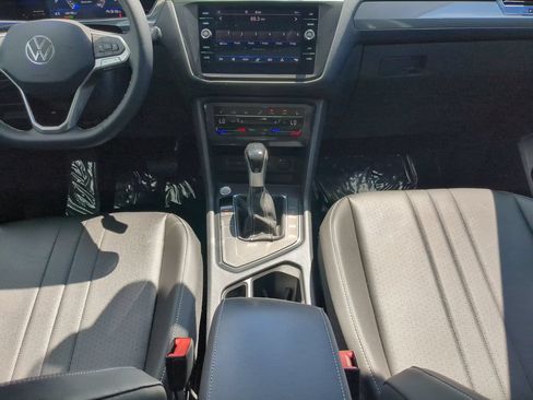 Certified 2023 Volkswagen Tiguan SE w/ Panoramic Sunroof Package FWD image 15