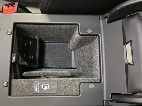 Certified 2026 Porsche Macan AWD/4WD image 26