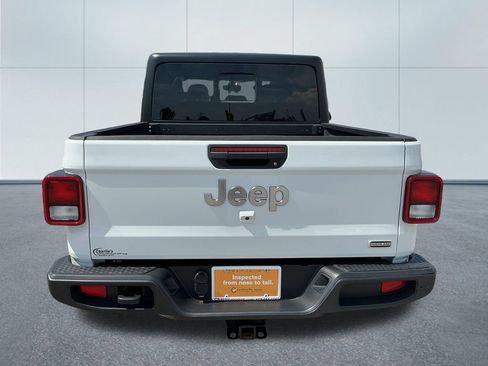 Certified 2022 Jeep Gladiator Overland w/ Popular Equipment Package AWD/4WD image 5