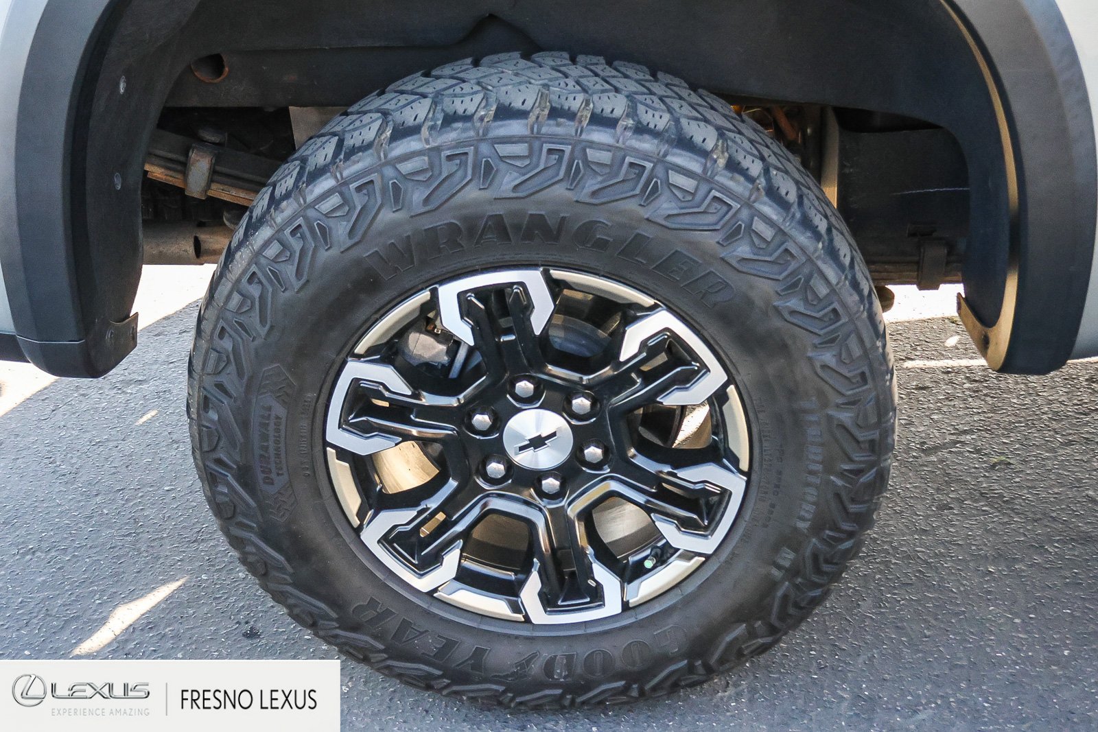 Used 2024 Chevrolet Silverado 1500 ZR2 w/ Technology Package AWD/4WD image 8