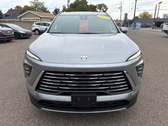Used 2025 Buick Enclave Preferred AWD/4WD image 2