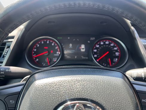 Used 2022 Toyota Camry XSE FWD image 14