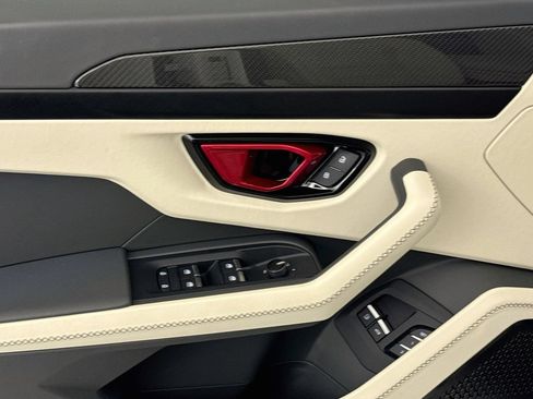 Used 2025 Lamborghini Urus SE AWD/4WD image 18