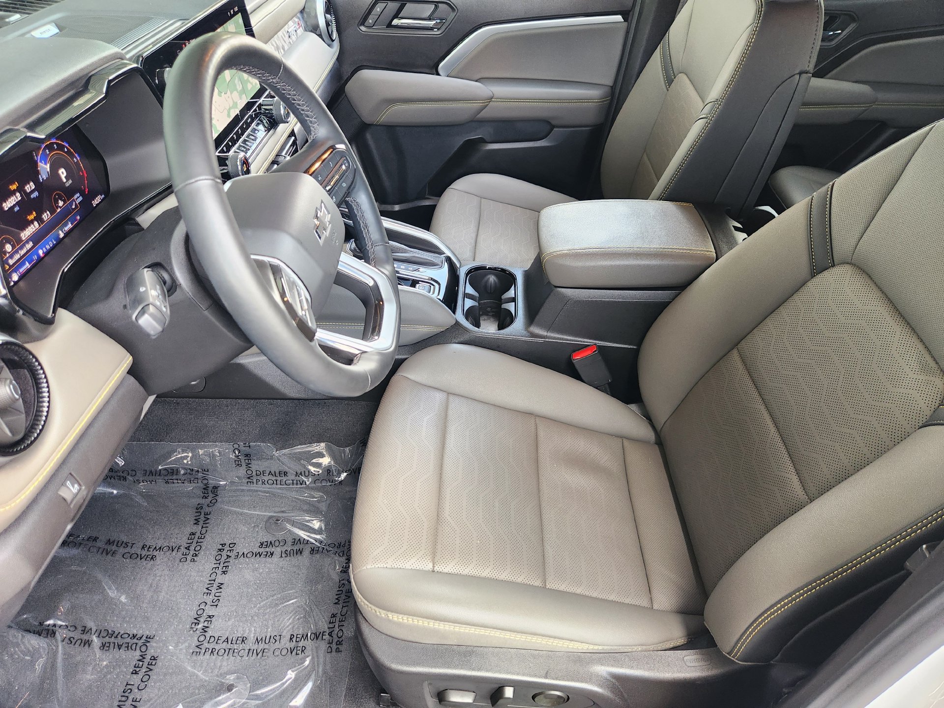 Used 2025 Chevrolet Colorado ZR2 w/ Technology Package AWD/4WD image 15