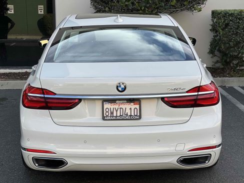 Used 2018 BMW 740e xDrive image 9