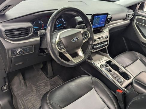 Used 2022 Ford Explorer XLT w/ Equipment Group 202A image 3