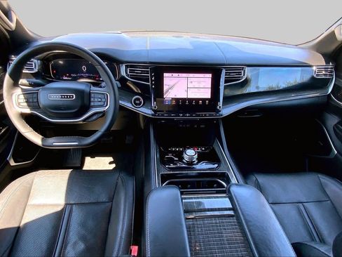 Used 2022 Jeep Wagoneer Series III w/ Premium Group I AWD/4WD image 15