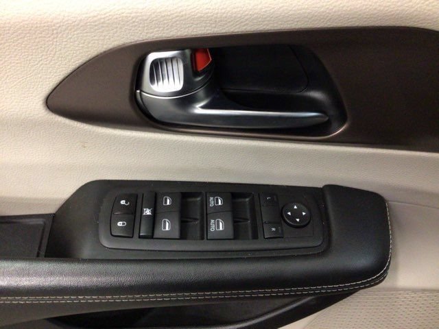 Used 2022 Chrysler Voyager LX FWD image 19
