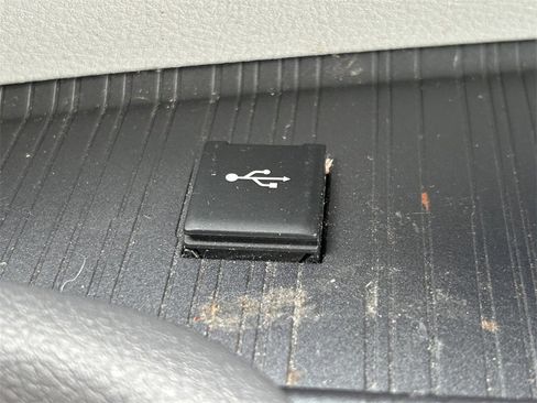 Used 2022 Toyota Sienna XSE image 35