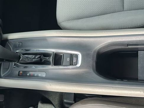 Used 2019 Honda HR-V LX image 12